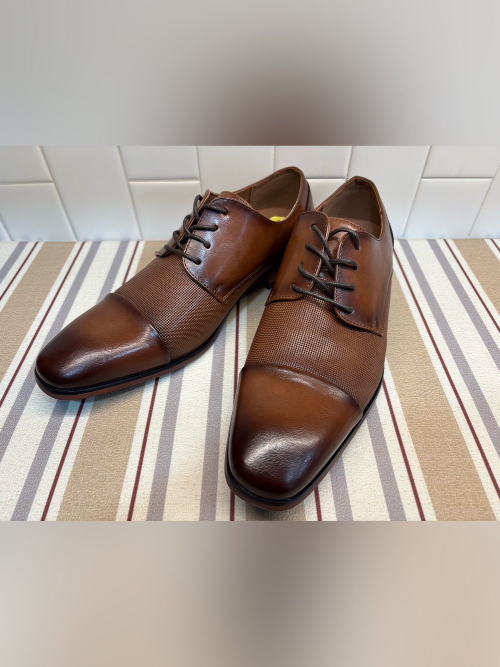 New Guess Men’s Shelly Cap Toe Oxford Dress Shoes Lace-Up Size 9 Brown